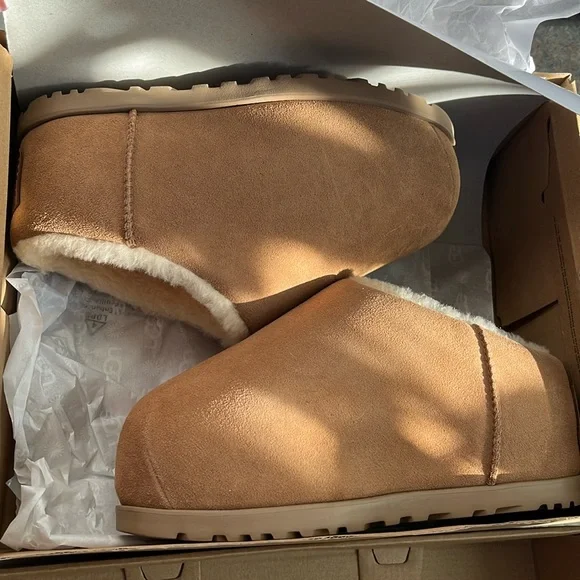 UGG pumped slide for women
Size 7 US - Picture 1 of 6